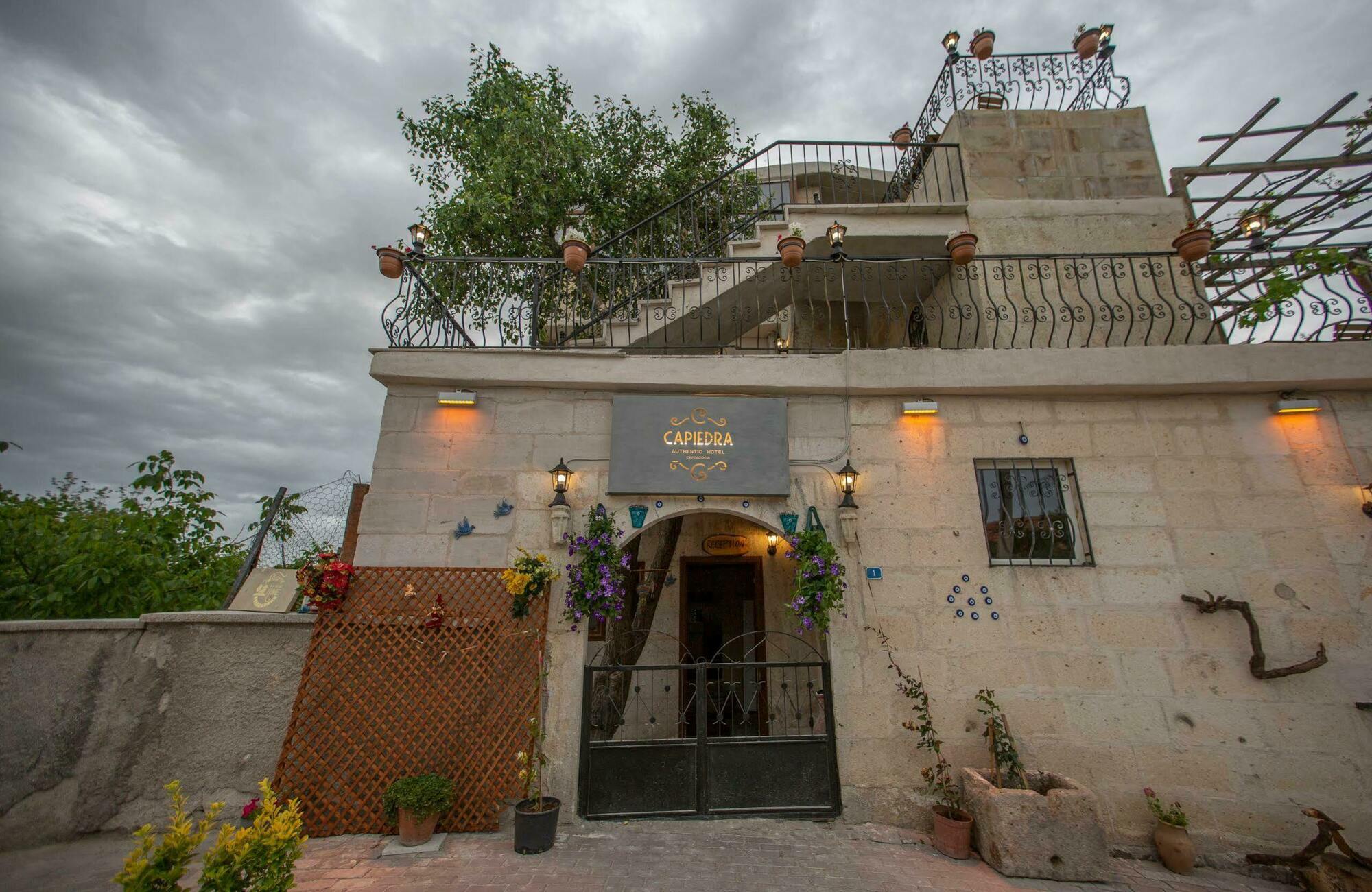 Capiedra Hotel Uchisar Exterior photo
